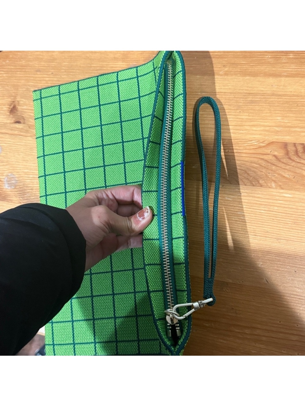 Rothy's The Wristlet in Leaf Green - New in box! - Picture 5 of 9